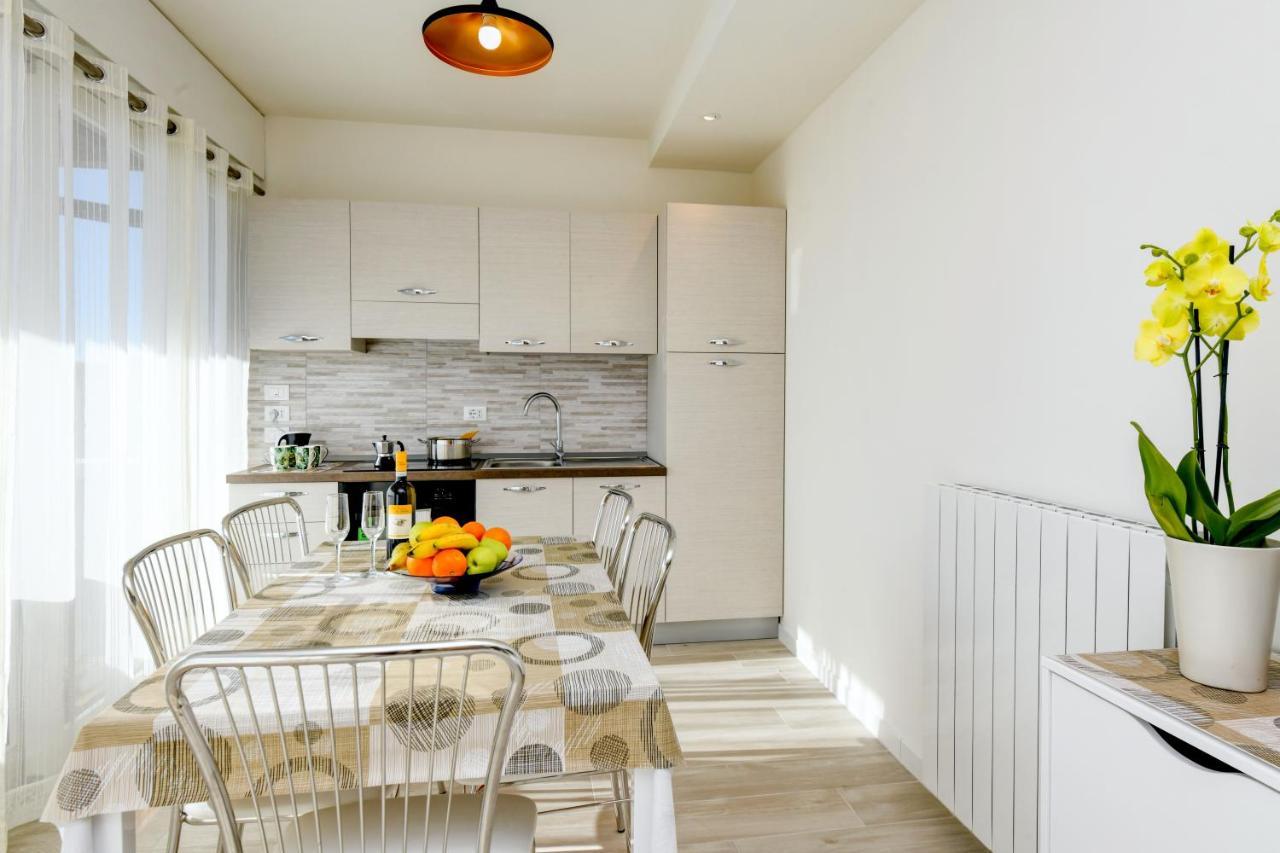 Suite Marta Sirmione Exterior photo